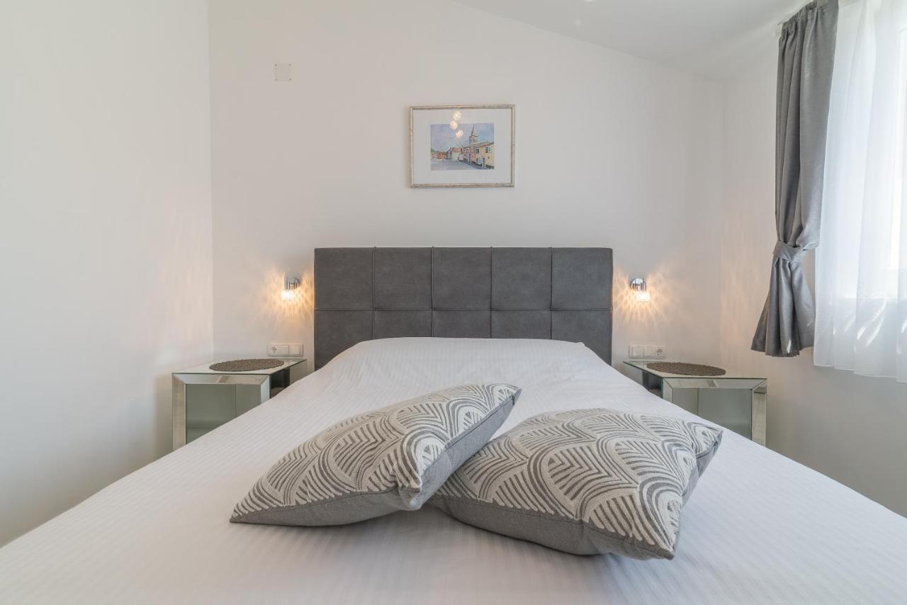 Enona Apartment *