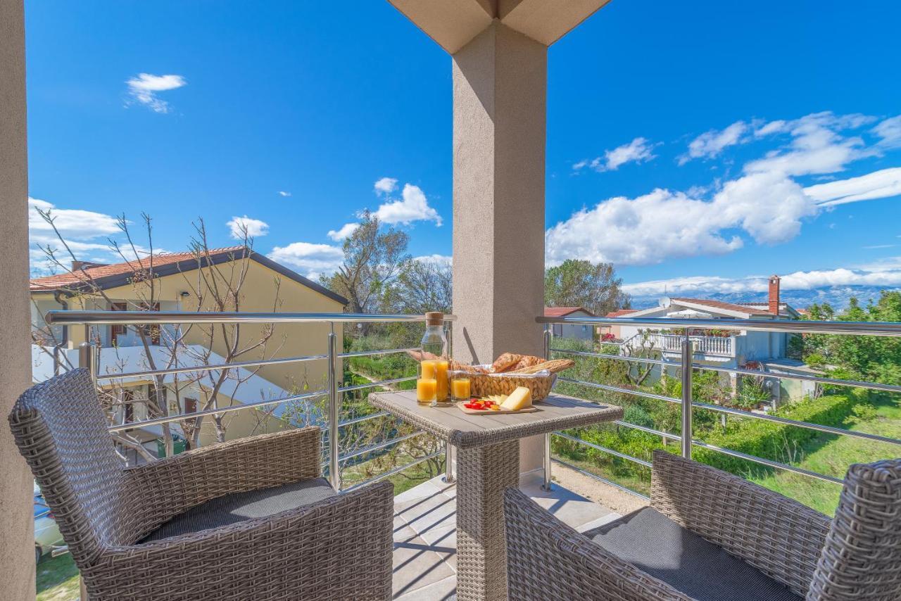 Enona Apartment *