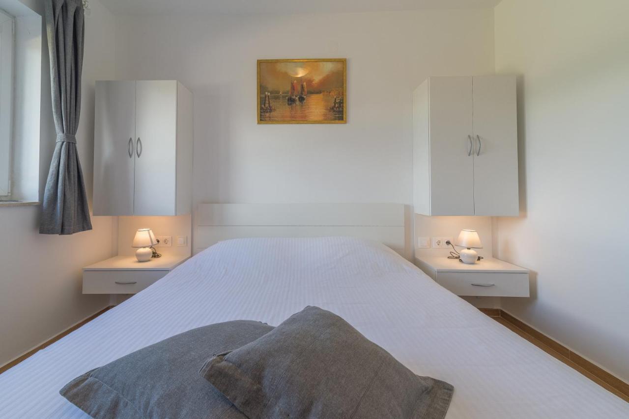 Enona Apartment
